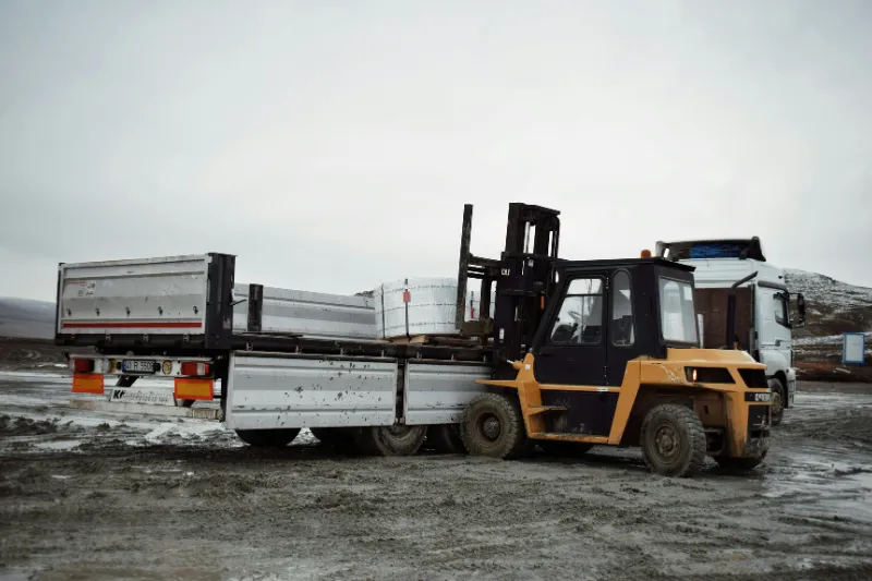 การใช้รถโฟล์คลิฟในงานก่อสร้าง : ความสำคัญของการขนย้ายวัสดุก่อสร้าง