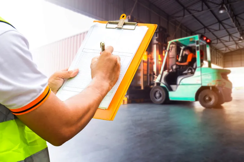 สัญญาณเตือนว่าถึงเวลาต้องซ่อมโฟล์คลิฟท์แล้ว